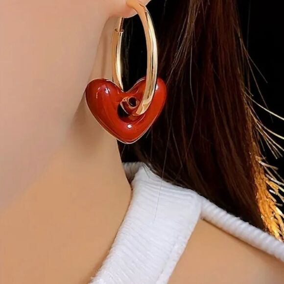 ♥️ NEW Elegant Red Heart Gold Hoop Earrings ♥️ - Picture 2 of 7